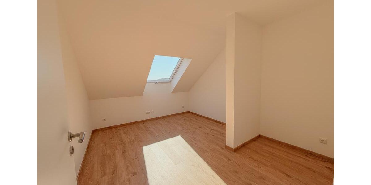 Dachgeschoßwohnung Euskirchen - 3 Zimmer, 131 m&sup2;, 1.598&euro; | Angebot:26618141