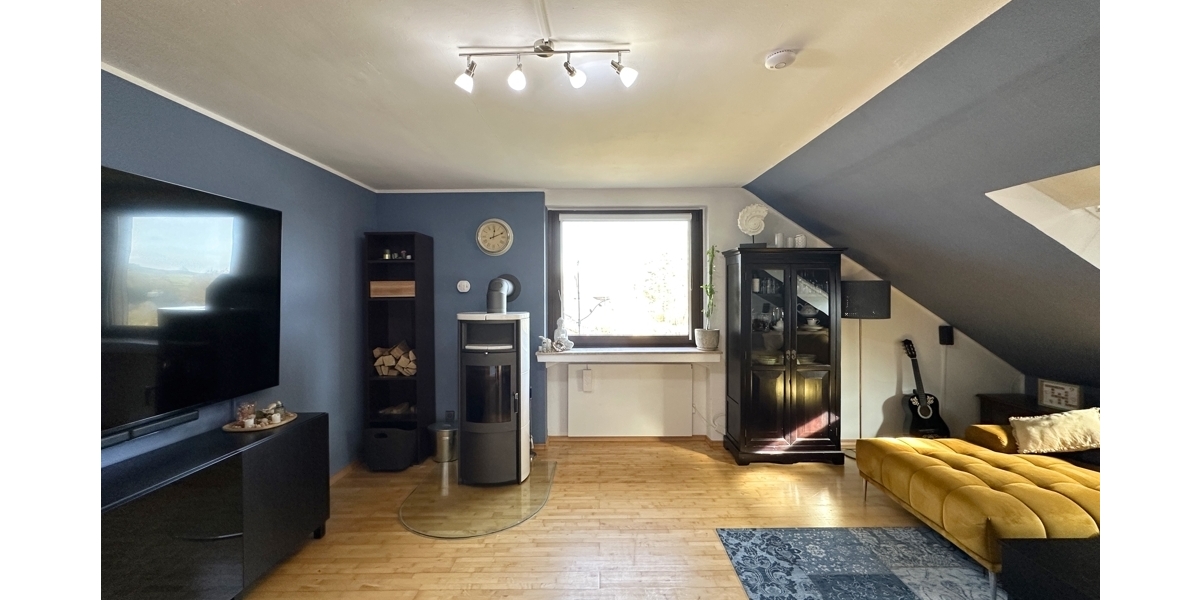 JÄSCHKE - Großzügige 4-Zimmer-Dachgeschosswohnung mit Gartenanteil und Garage - Dachgeschoßwohnung Aachen / Nütheim Nütheim | Angebot:25340362