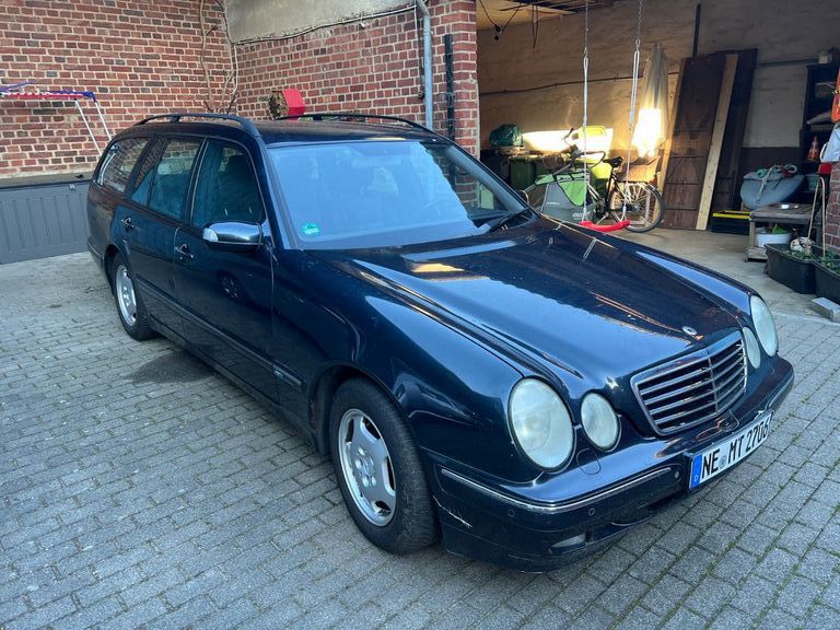 Mercedes-Benz 220 225.900 km 2.000 &euro; Rommerskirchen 41569