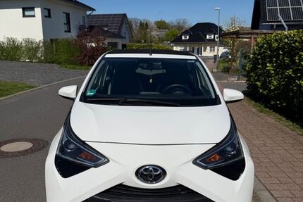 Toyota Aygo (X) 64.165 km 10.199 &euro; Kall 53925