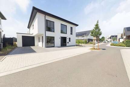 Haus Jülich - 7 Zimmer, 244 m&sup2;, 1.190.000&euro; | Angebot:27101406
