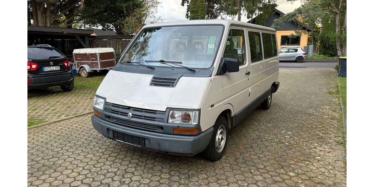 Renault Trafic 32.772 km 7.490 &euro; Euskirchen 53879