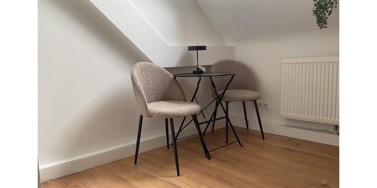 Dachgeschoßwohnung Aachen Aachen-Mitte - 3 Zimmer, 12 m&sup2;, 500&euro; | Angebot:26449037