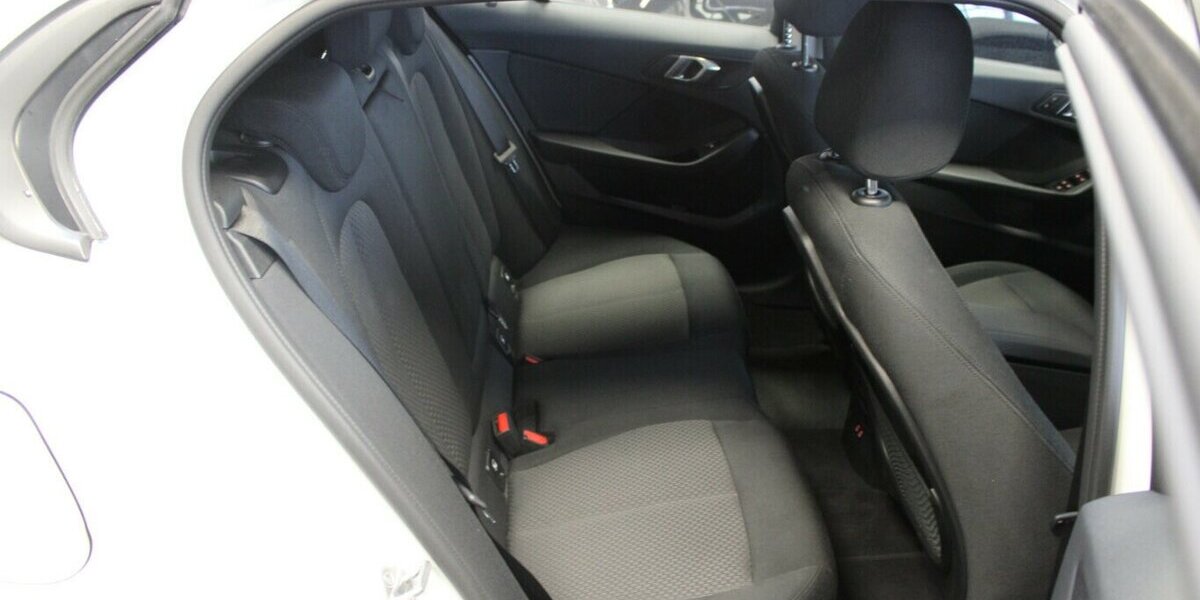 BMW 118i Aut. Advantage - Navi - LED - 49.998 km 21.980 &euro; Euskirchen 53881