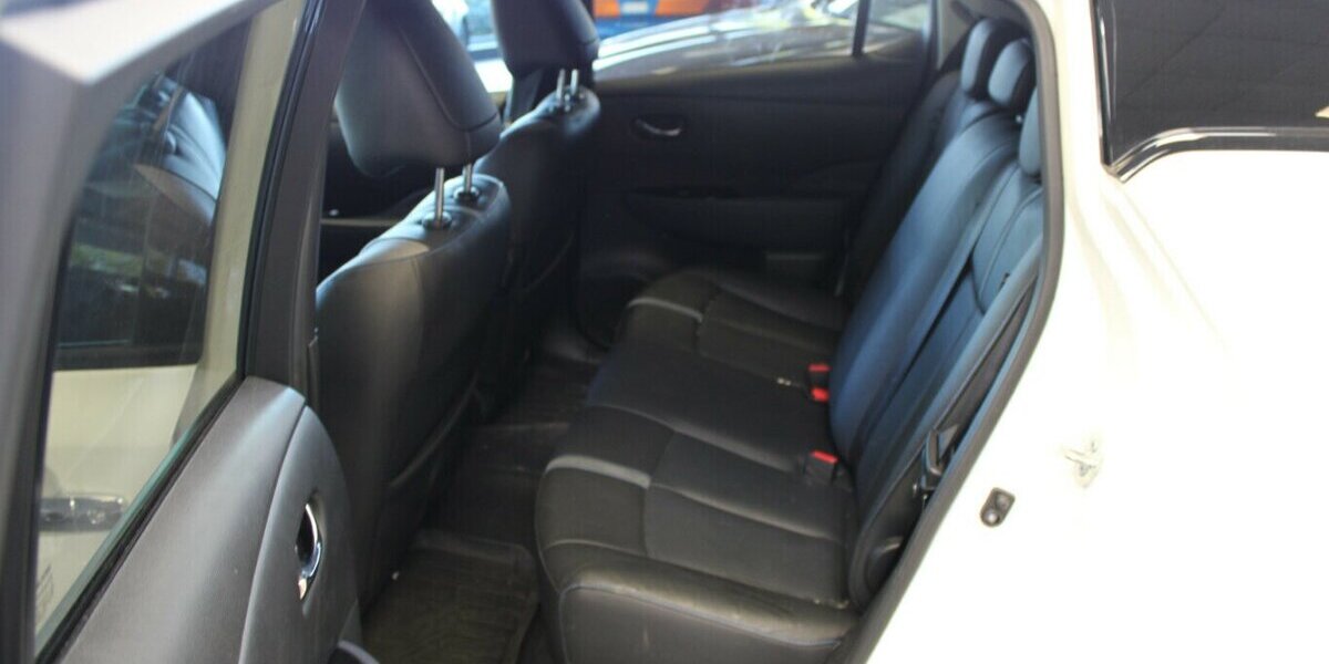 Nissan Leaf 40KWh Tekna 73.565 km 12.980 &euro; Euskirchen 53881