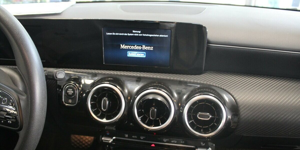 Mercedes-Benz CLA 180 Shooting Brake 7G-DCT Navi - BT. - Shz. 66.681 km 21.980 &euro; Euskirchen 53881