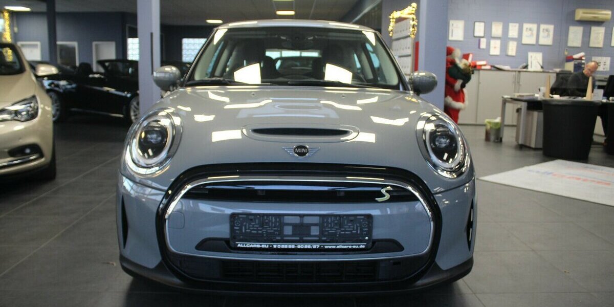 Mini Cooper SE Essential Trim 6.970 km 16.980 &euro; Euskirchen 53881