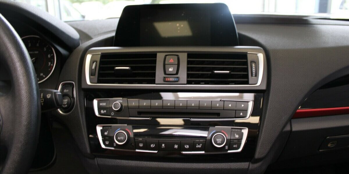 BMW 218 218i Cabrio Sport Line 59.960 km 17.980 &euro; Euskirchen 53881