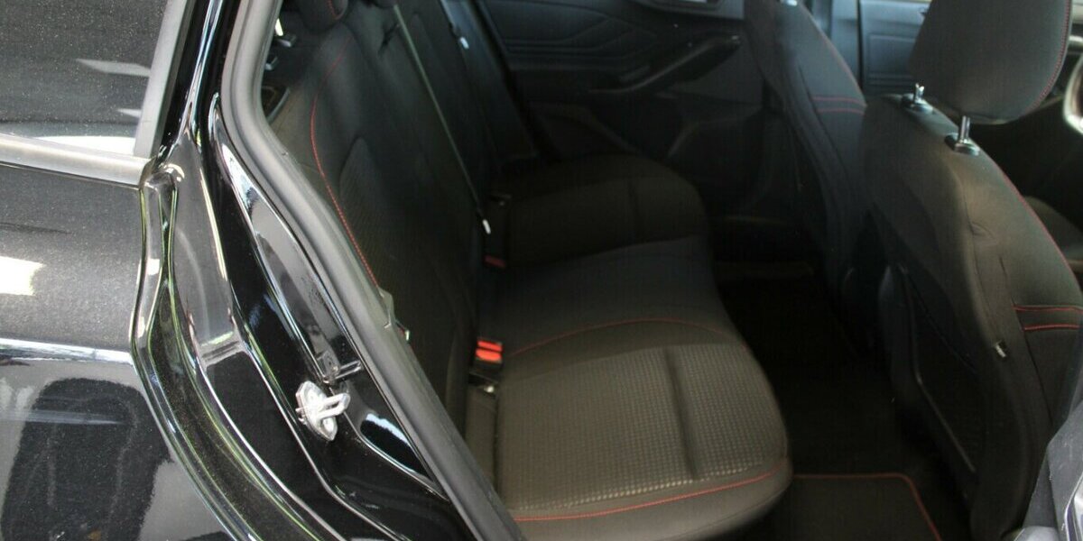 Ford Focus Turnier 1.5 EcoBlue St-Line X 155.940 km 11.480 &euro; Euskirchen 53881