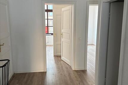 Wohnung Euskirchen - 2 Zimmer, 120 m&sup2;, 1.200&euro; | Angebot:26585315