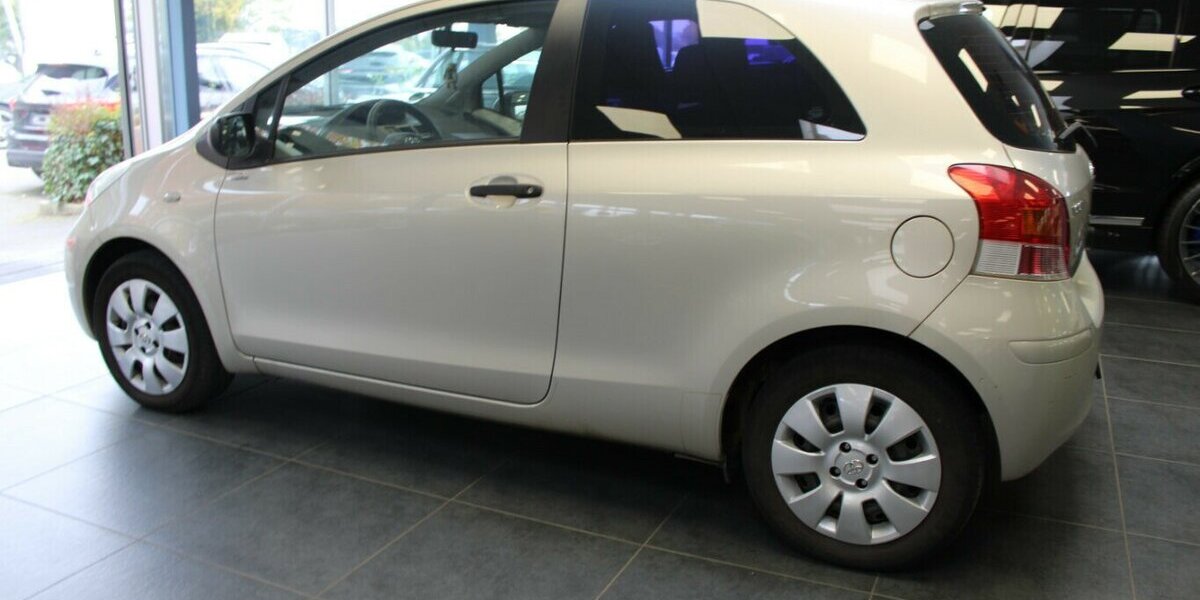 Toyota Yaris 1.3 VVT-i Cool+ 109.320 km 5.780 &euro; Euskirchen 53881
