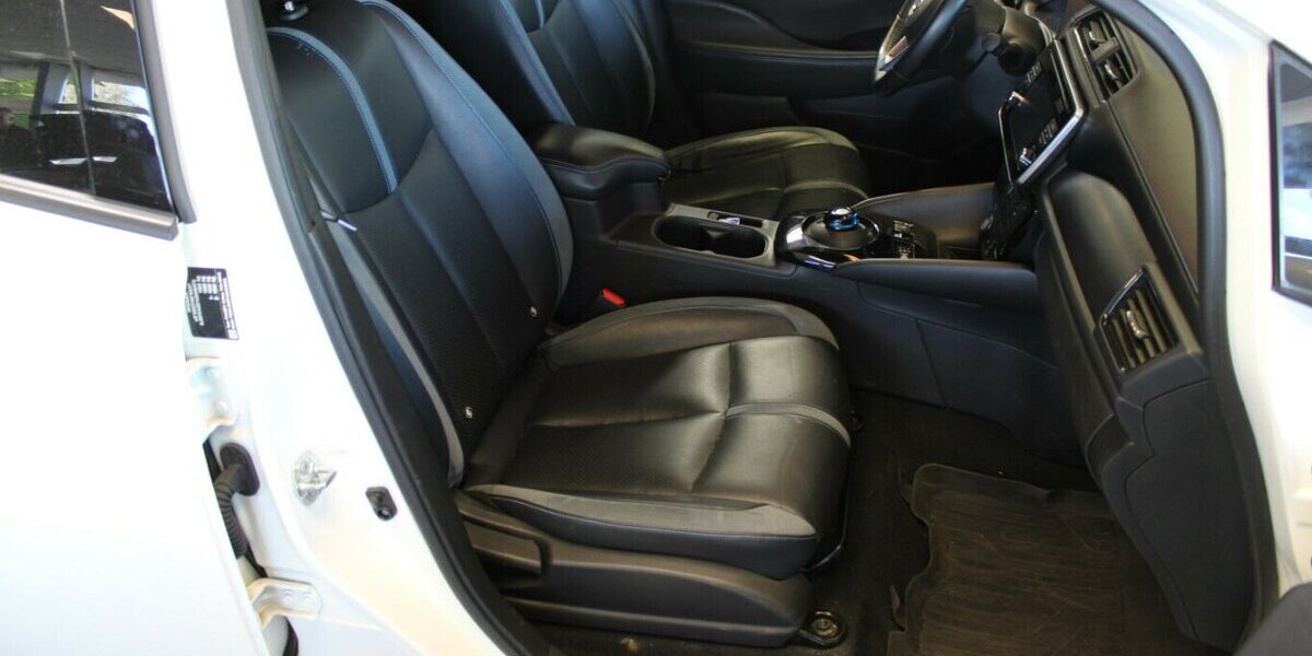 Nissan Leaf 40KWh Tekna 73.565 km 12.980 &euro; Euskirchen 53881