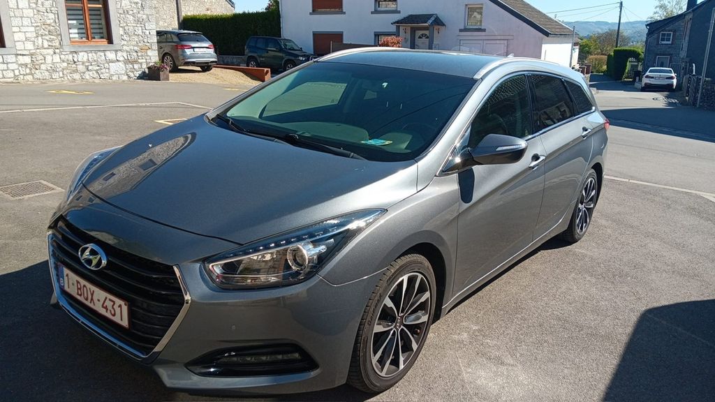 Hyundai i40 165.000 km 8.900 &euro; Aachen 52070