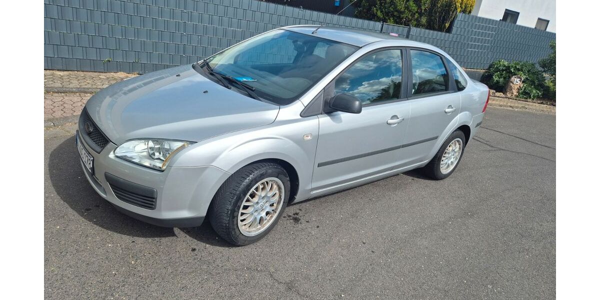 Ford Focus 110.000 km 900 &euro; Vettweiß 52391