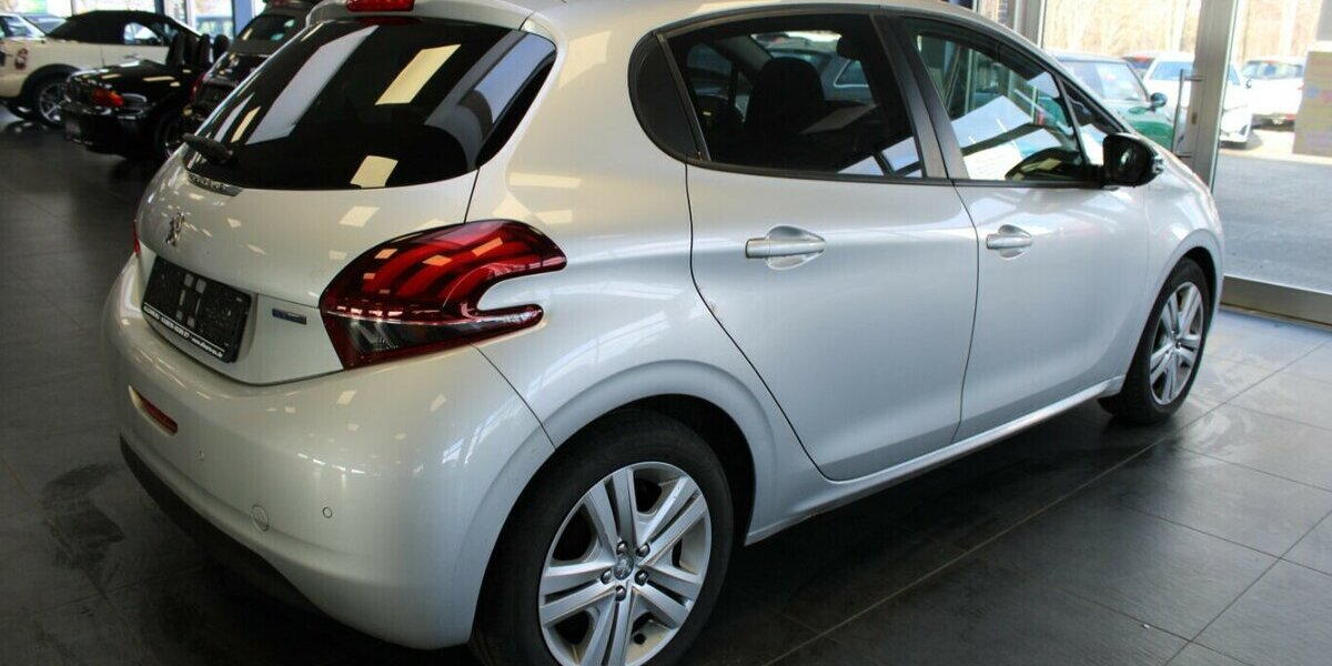 Peugeot 208 1.2 PureTech 82 Style - Panorama - 5-Türig - 89.226 km 8.980 &euro; Euskirchen 53881
