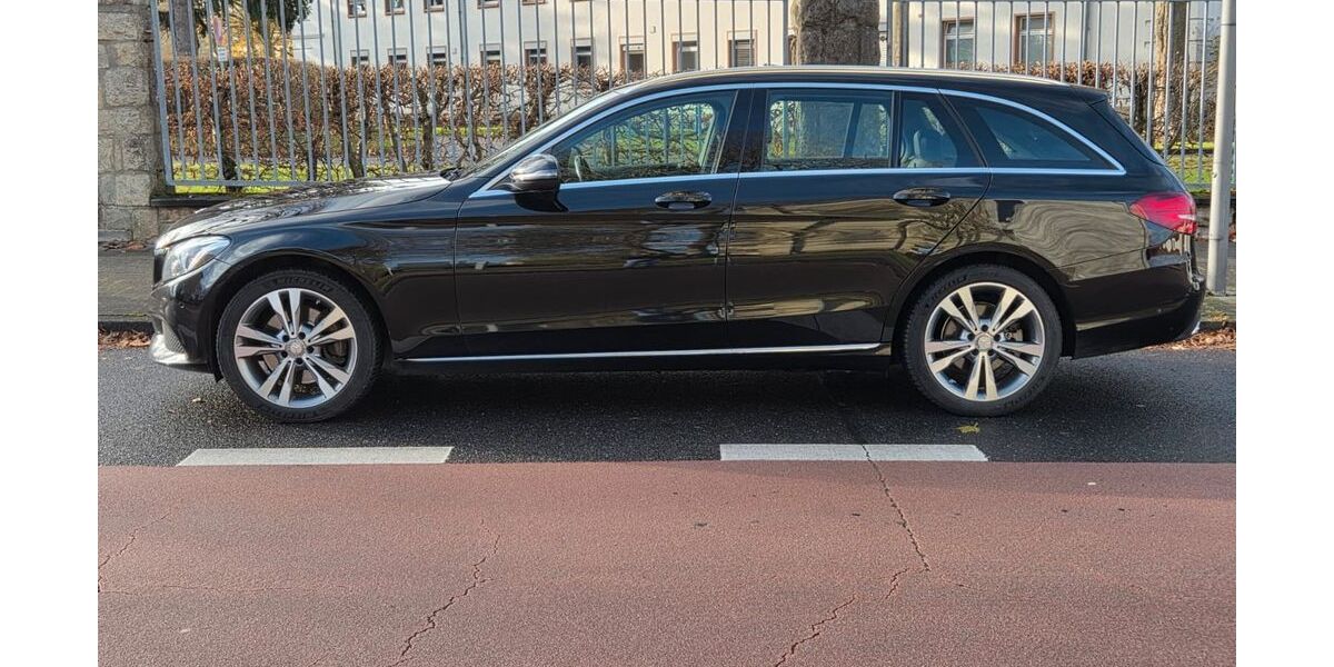 Mercedes-Benz C 250 222.355 km 12.500 &euro; Aachen 52078