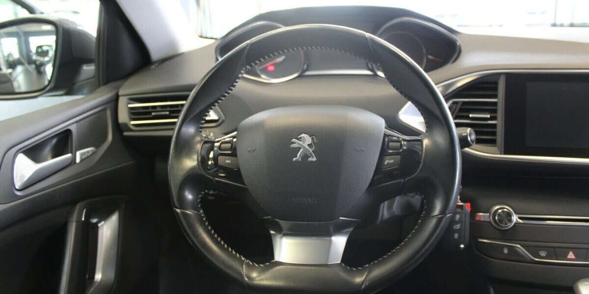 Peugeot 308 SW BlueHDi 120 Allure - AHK - 70.644 km 9.980 &euro; Euskirchen 53881