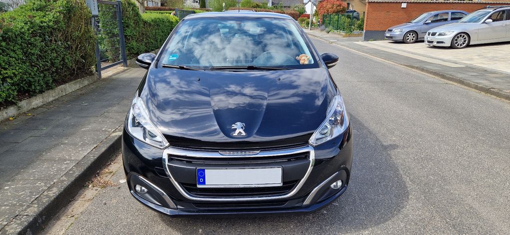 Peugeot 208 86.400 km 6.500 &euro; Euskirchen 53881