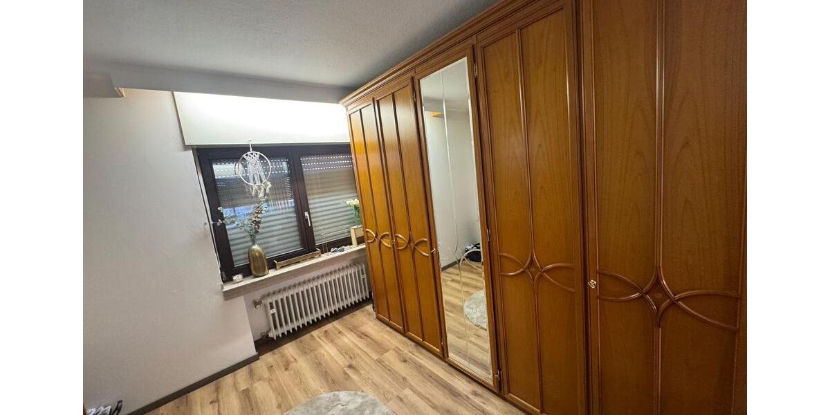 Etagenwohnung Erftstadt - 5 Zimmer, 159 m&sup2;, 1.550&euro; | Angebot:25751622