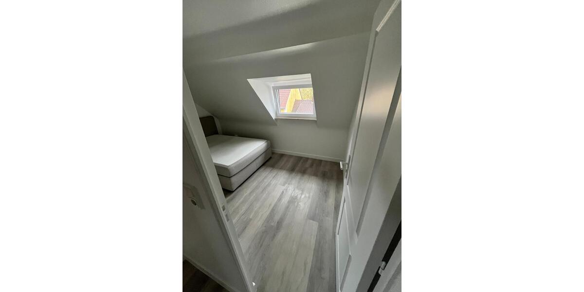 Dachgeschoßwohnung Düren Distelrath - 1 Zimmer, 30 m&sup2;, 481&euro; | Angebot:26247460