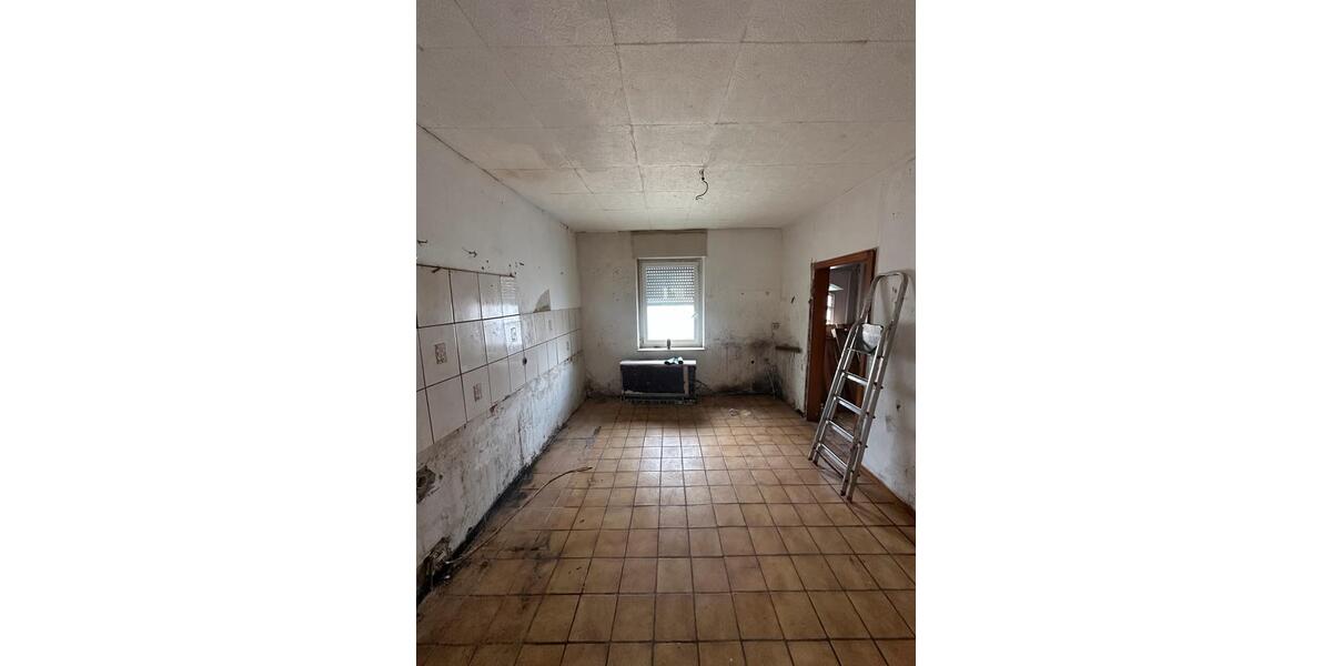 Einfamilienhaus Eschweiler - 4 Zimmer, 100 m&sup2;, 170.000&euro; | Angebot:26006288