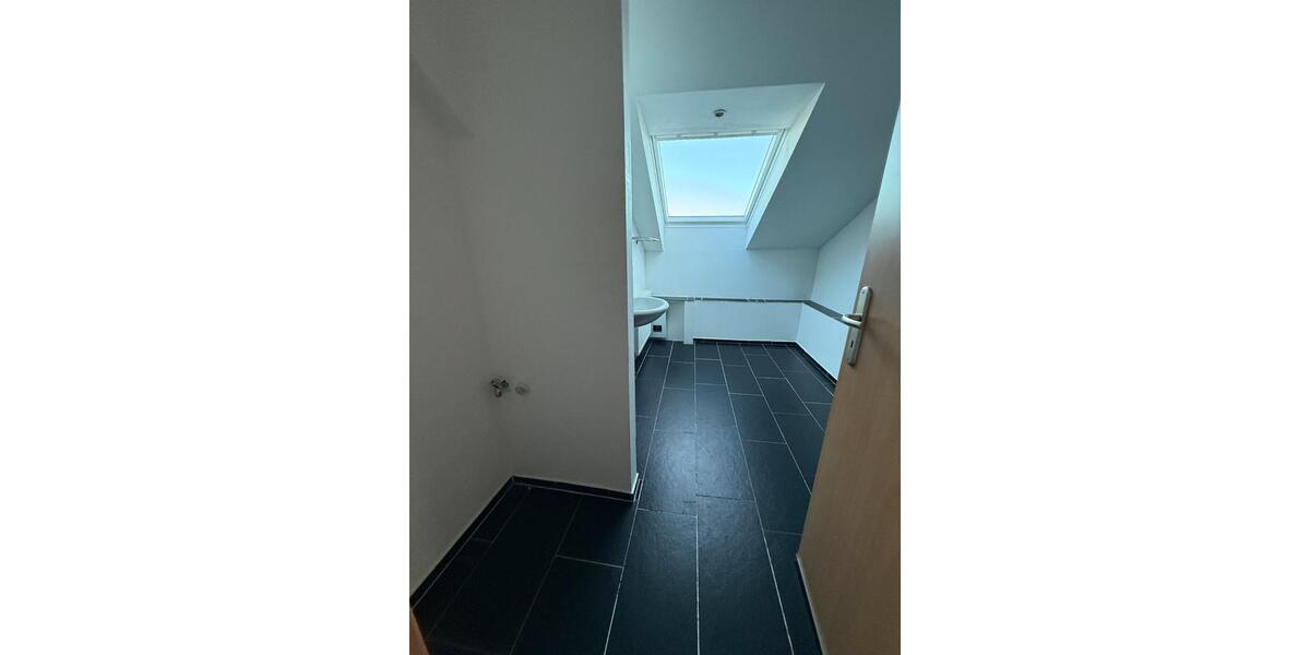 Dachgeschoßwohnung Aachen Aachen-Mitte - 2 Zimmer, 65 m&sup2;, 680&euro; | Angebot:25416433