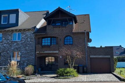 Wohnung Baesweiler - 3 Zimmer, 135 m&sup2;, 1.206&euro; | Angebot:25994234