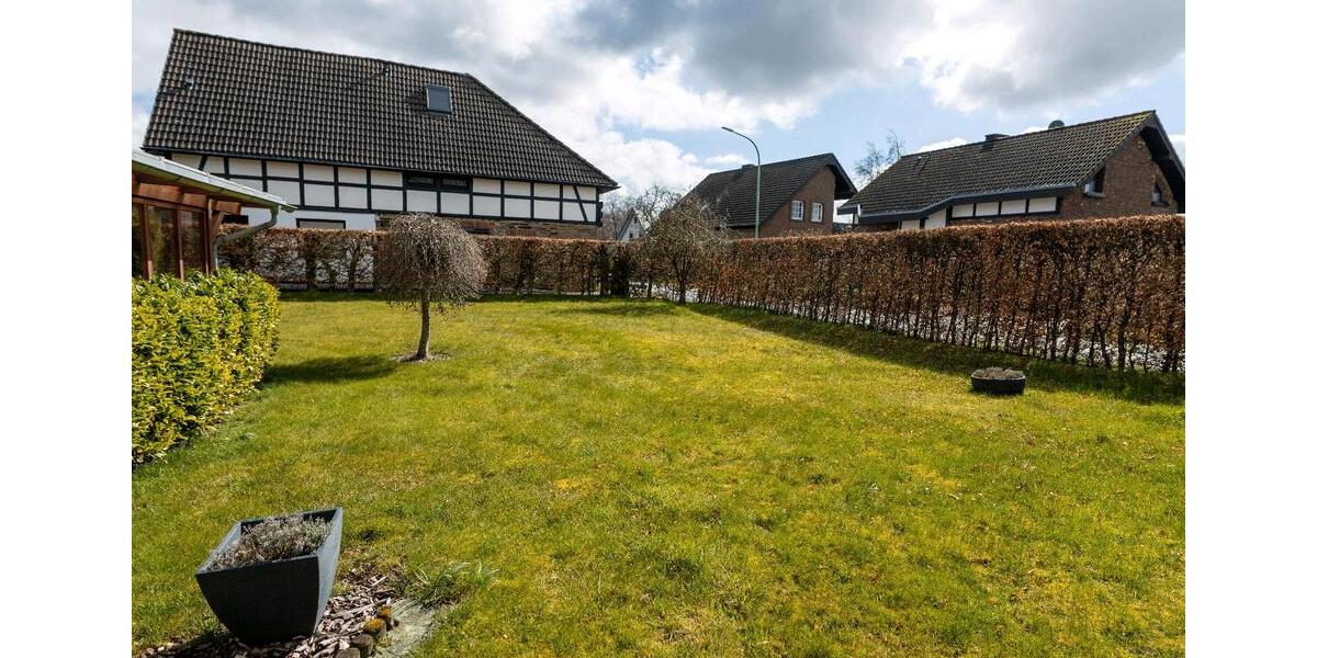 Etagenwohnung Simmerath - 5 Zimmer, 145 m&sup2;, 1.400&euro; | Angebot:25944930