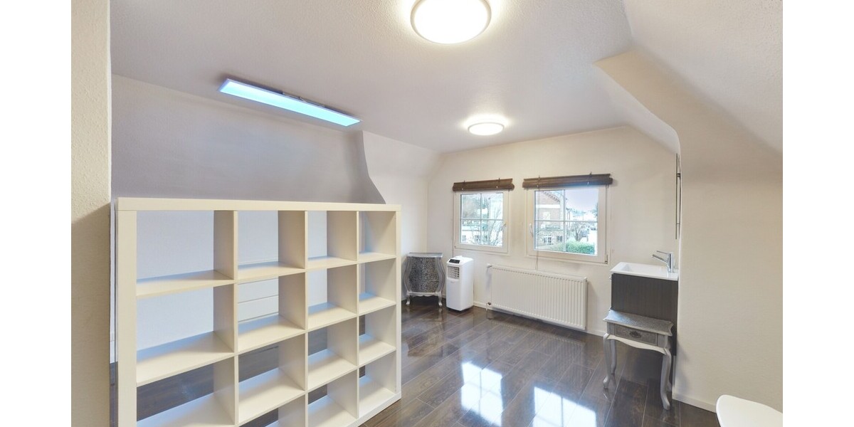 Kohlscheid – Einzugsfertiges, modernes und vollmöbliertes Einfamilienhaus mit Pool und Saunahaus - Reihenendhaus Herzogenrath | Angebot:25944756