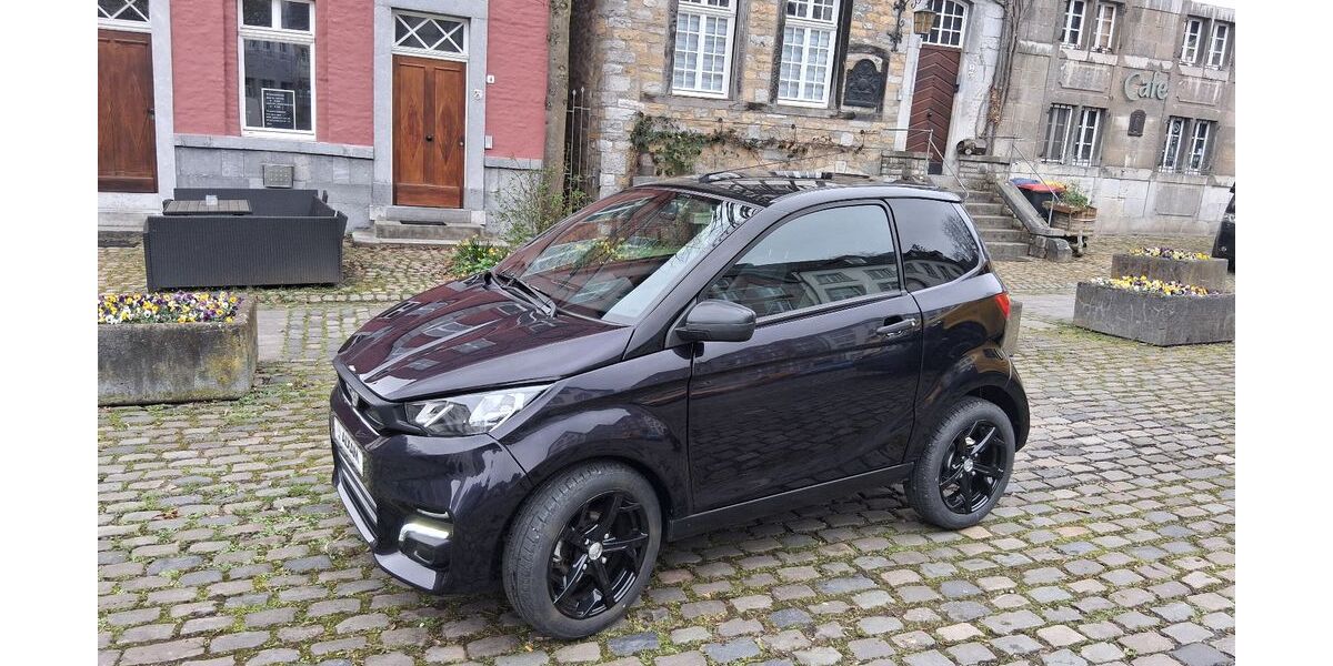 Aixam City 9.738 km 13.750 &euro; Aachen 52076