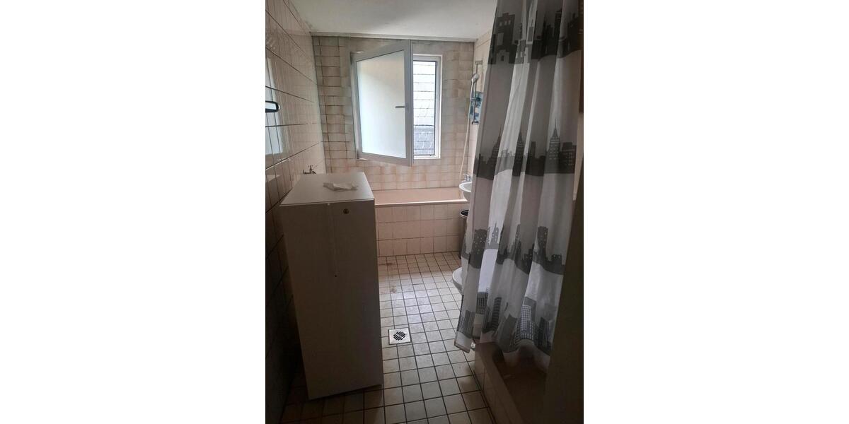 Etagenwohnung Frechen - 7 Zimmer, 150 m&sup2;, 2.200&euro; | Angebot:26498588