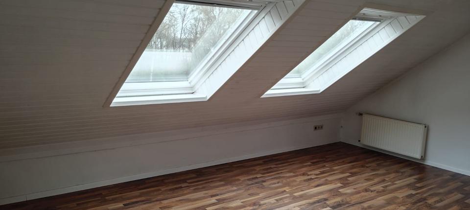 Dachgeschoßwohnung Bergheim Ahe - 3 Zimmer, 71 m&sup2;, 800&euro; | Angebot:25872718