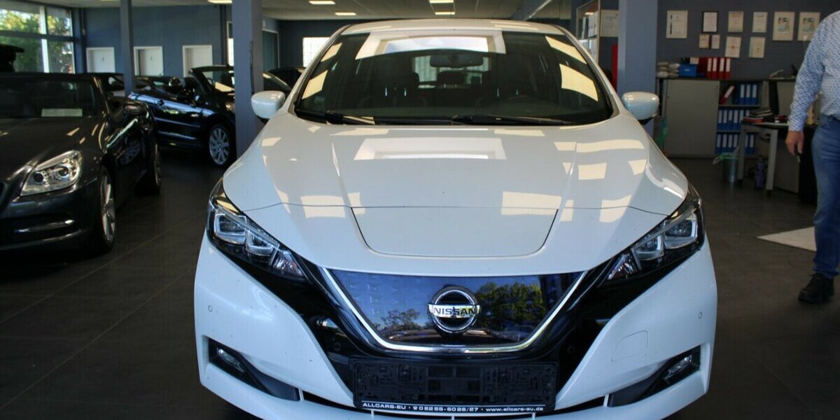 Nissan Leaf 40KWh Tekna 73.565 km 12.980 &euro; Euskirchen 53881
