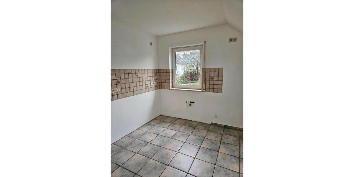 Dachgeschoßwohnung Erftstadt - 4 Zimmer, 83 m&sup2;, 800&euro; | Angebot:25959353