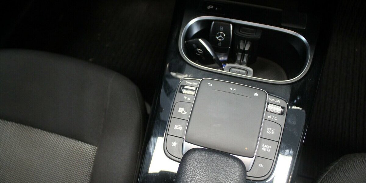 Mercedes-Benz CLA 180 Shooting Brake 7G-DCT Navi - BT. - Shz. 66.681 km 21.980 &euro; Euskirchen 53881