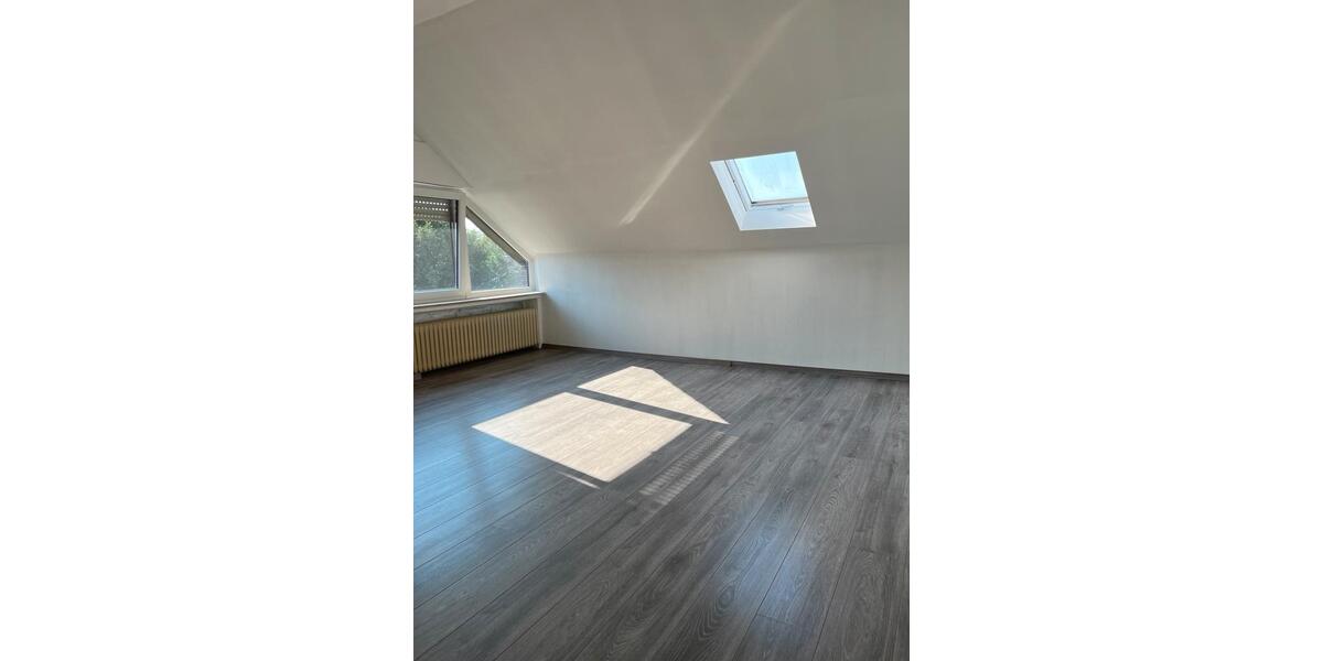 Dachgeschoßwohnung Herzogenrath - 3 Zimmer, 97 m&sup2;, 1.100&euro; | Angebot:26621379