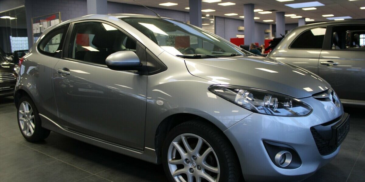 Mazda 2 1.5 MZR Sports-Line 132.930 km 5.980 &euro; Euskirchen 53881