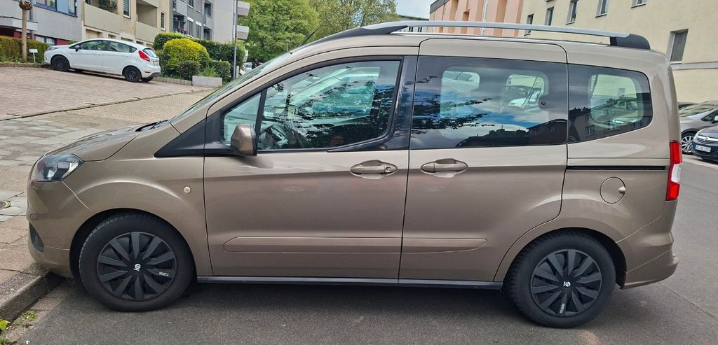 Ford Tourneo Courier 50.700 km 10.250 &euro; Aachen 52064