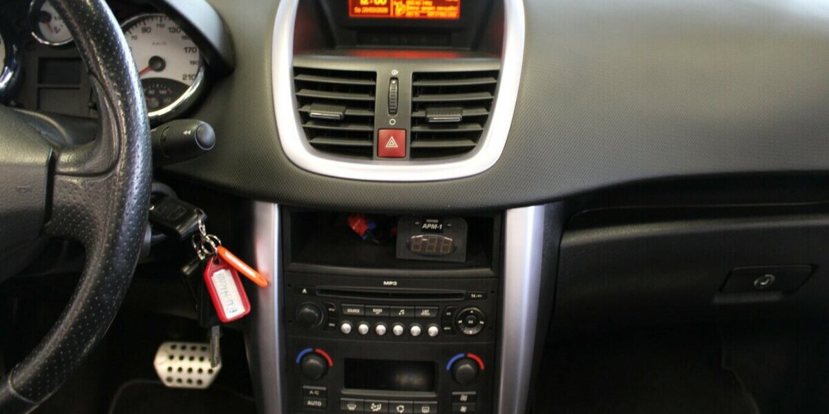 Peugeot 207CC 120 VTi Automatik Sport 81.975 km 6.980 &euro; Euskirchen 53881