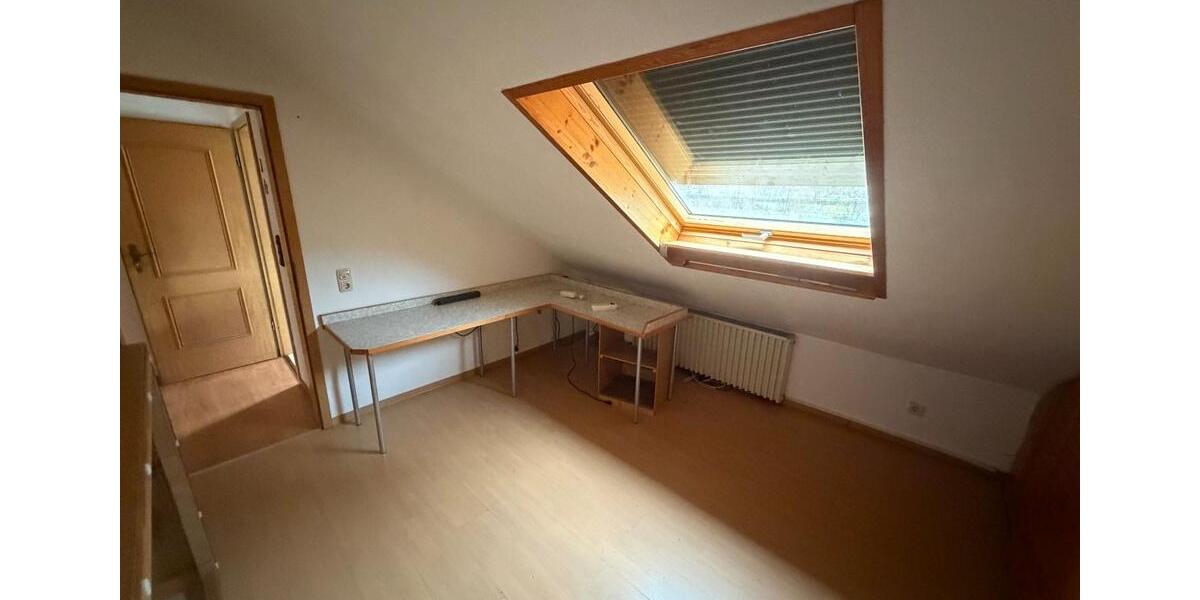 Dachgeschoßwohnung Herzogenrath - 3 Zimmer, 85 m&sup2;, 1.100&euro; | Angebot:25616709