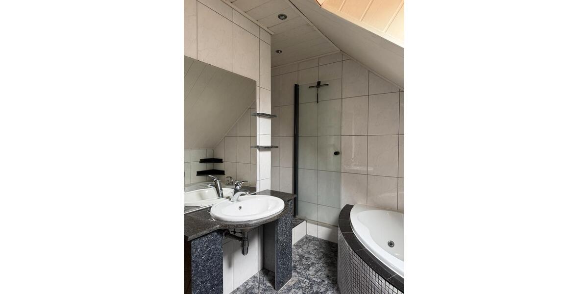 Etagenwohnung Bergheim - 5 Zimmer, 184 m&sup2;, 395.000&euro; | Angebot:26614301