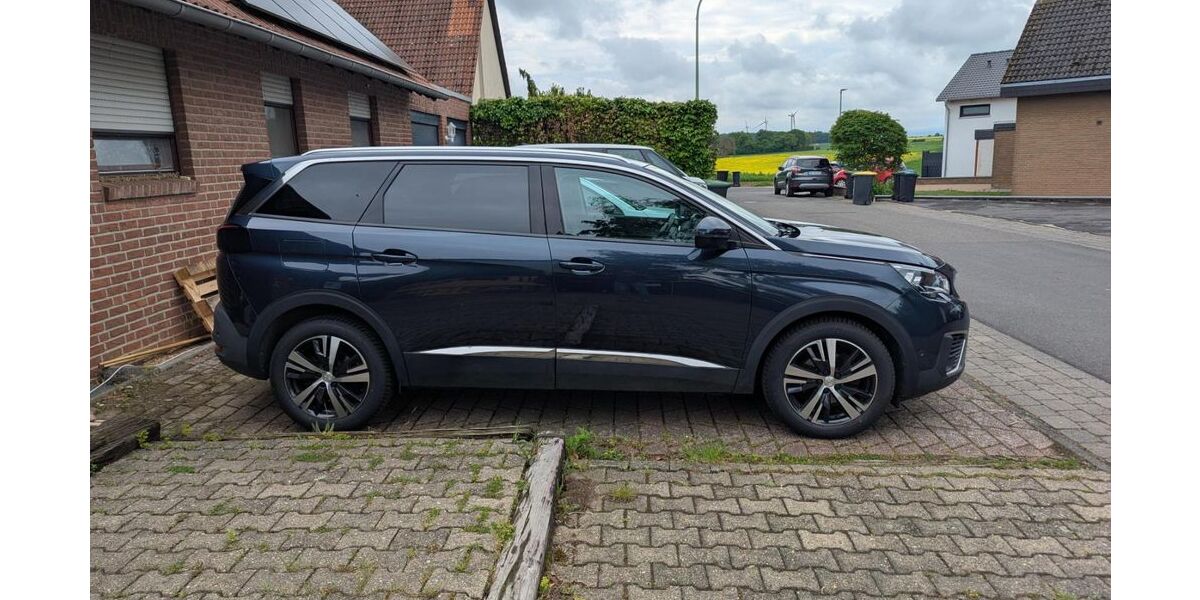 Peugeot 5008 111.000 km 15.200 &euro; Vettweiß 52391