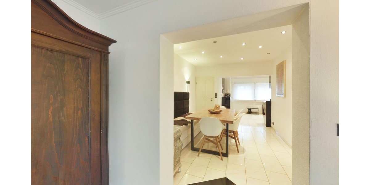 Kohlscheid – Einzugsfertiges, modernes und vollmöbliertes Einfamilienhaus mit Pool und Saunahaus - Reihenendhaus Herzogenrath | Angebot:25944756