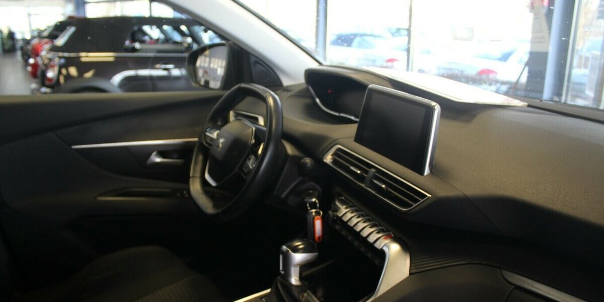 Peugeot 3008 PureTech 130 Stop&Start Crossway 39.028 km 14.980 &euro; Euskirchen 53881