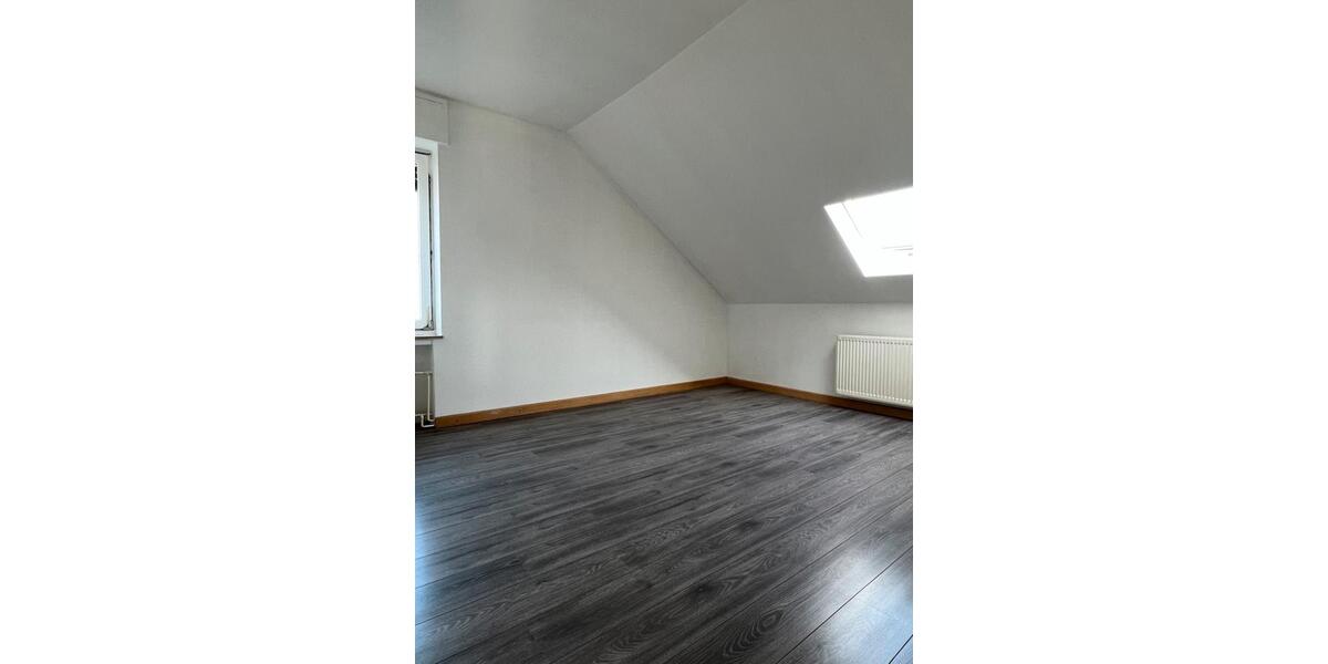 Dachgeschoßwohnung Herzogenrath - 3 Zimmer, 97 m&sup2;, 1.100&euro; | Angebot:26621379
