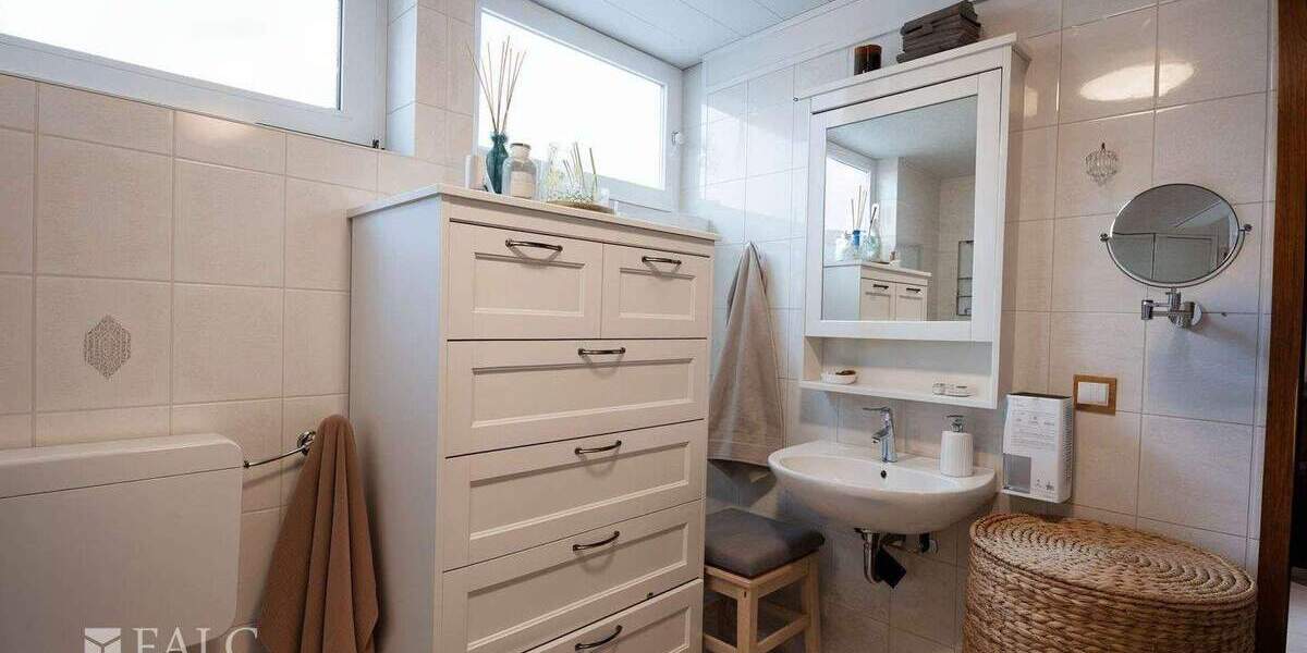 Mehrfamilienhaus, Wohnhaus Frechen Königsdorf - 6 Zimmer, 235 m&sup2;, 400.000&euro; | Angebot:25696385