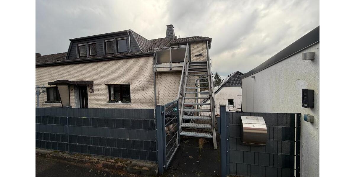 Dachgeschoßwohnung Herzogenrath - 3 Zimmer, 85 m&sup2;, 1.100&euro; | Angebot:25616709