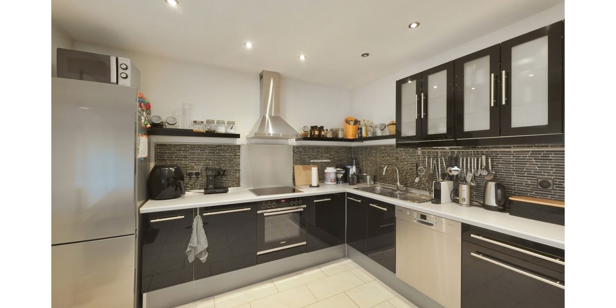 Kohlscheid – Einzugsfertiges, modernes und vollmöbliertes Einfamilienhaus mit Pool und Saunahaus - Reihenendhaus Herzogenrath | Angebot:25944756